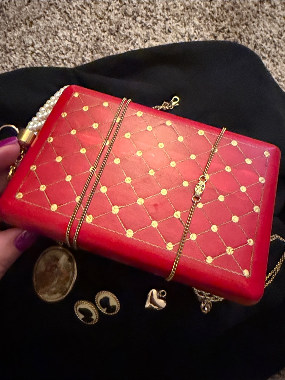 Lot of Gold Tone Jewelry - Picture 6 of 6